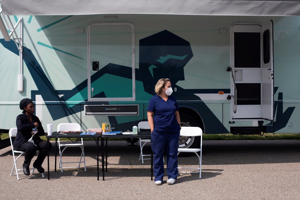 Nurses wait for people to come by to receive their coronavirus disease (COVID-19) vaccine at a mobile pop-up vaccination clinic hosted by the Detroit Health Department with the Detroit Public Schools Community District at East English Village Preparatory Academy in Detroit, Michigan, U.S., July 21, 2021. REUTERS/Emily Elconin TPX IMAGES OF THE DAY - RC2ZOO931QW2