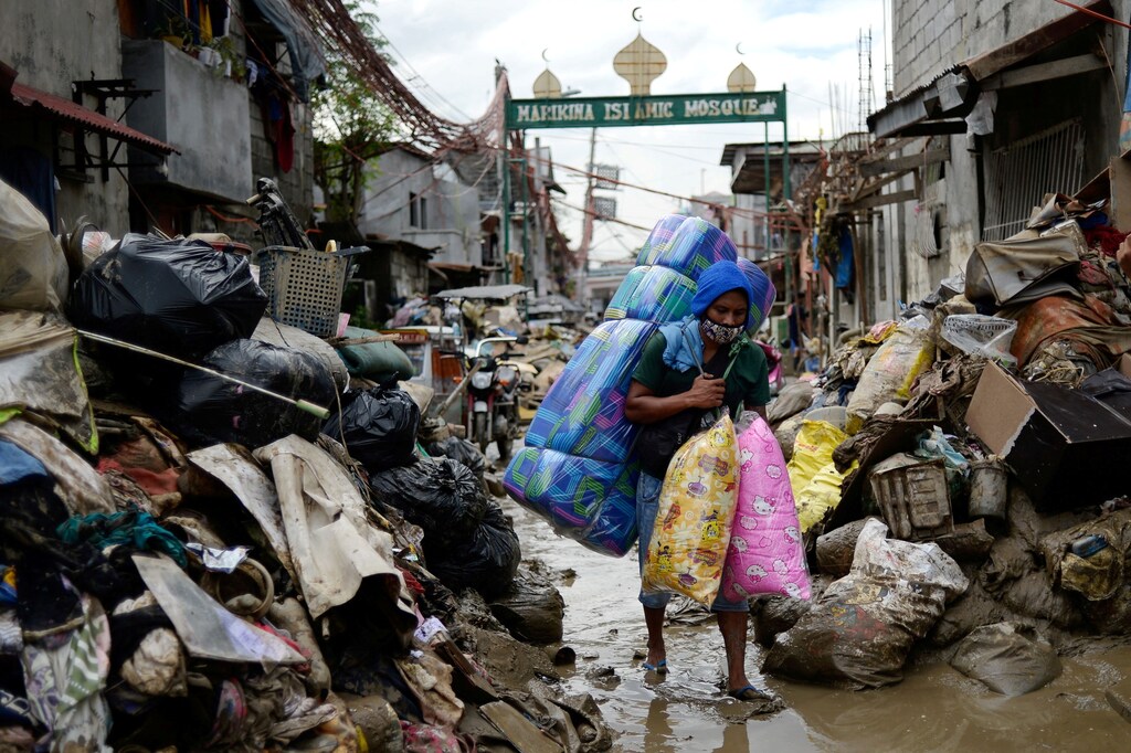 poverty coronavirus covid 19 extreme hunger famine homeless water sanitation poor poorer pandemic sdgs global goals funding finance banks bank