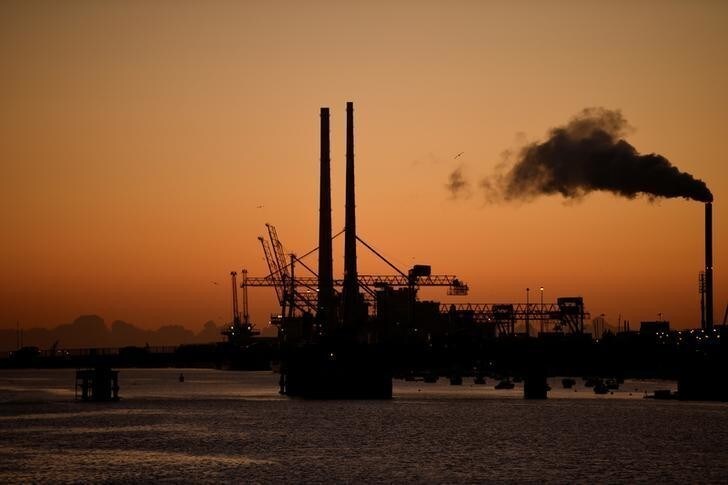 Dublin Port is seen at sunrise in Dublin, Ireland November 8, 2017. REUTERS/Clodagh Kilcoyne