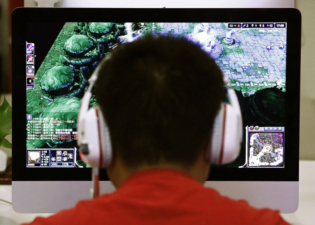 A man plays a computer game at an internet cafe in Beijing May 9, 2014. As growing numbers of young people in China immerse themselves in the cyber world, spending hours playing games online, worried parents are increasingly turning to boot camps to crush addiction. Military-style boot camps, designed to wean young people off their addiction to the internet, number as many as 250 in China alone. Picture taken May 9, 2014. REUTERS/Kim Kyung-Hoon (CHINA - Tags: SOCIETY)ATTENTION EDITORS - PICTURE 01 OF 33 FOR PACKAGE 'CURING CHINA'S INTERNET ADDICTS'TO FIND ALL IMAGES SEARCH 'INTERNET BOOT CAMP' - GM1EA7110AW01