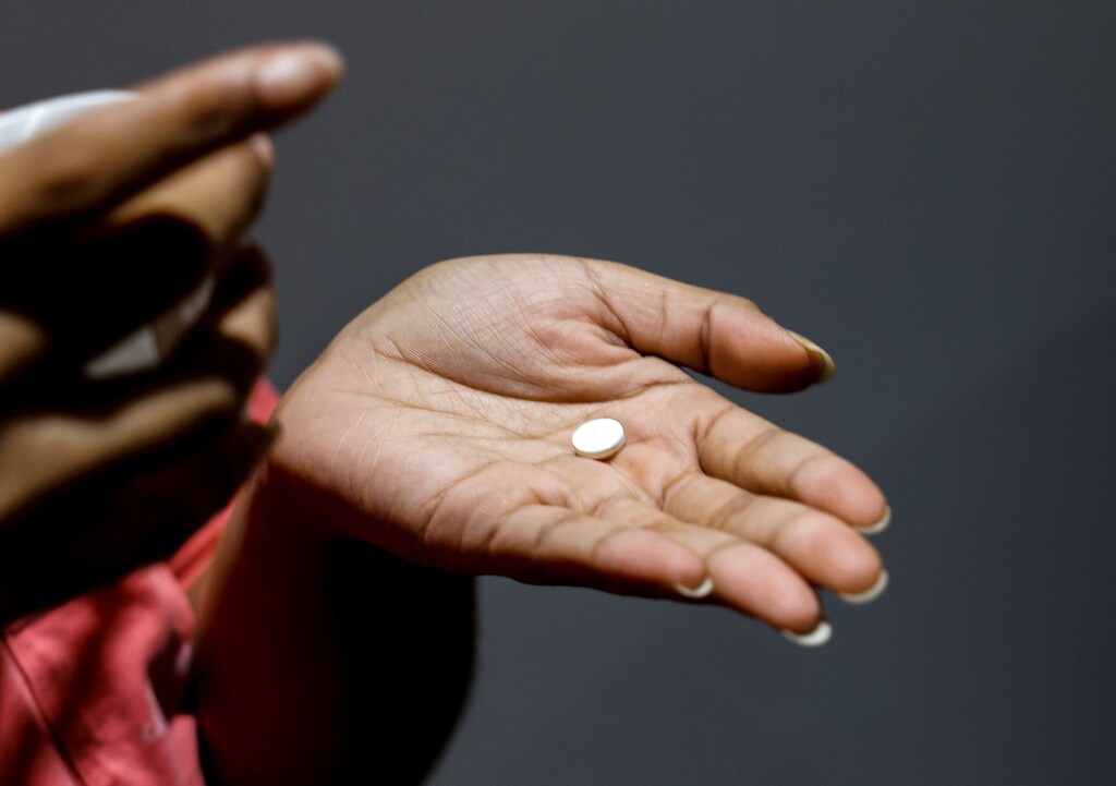 A patient prepares to take Mifepristone, the first medication in a medical abortion, at Alamo Women's Clinic in Carbondale, Illinois, U.S., April 20, 2023. REUTERS/Evelyn Hockstein