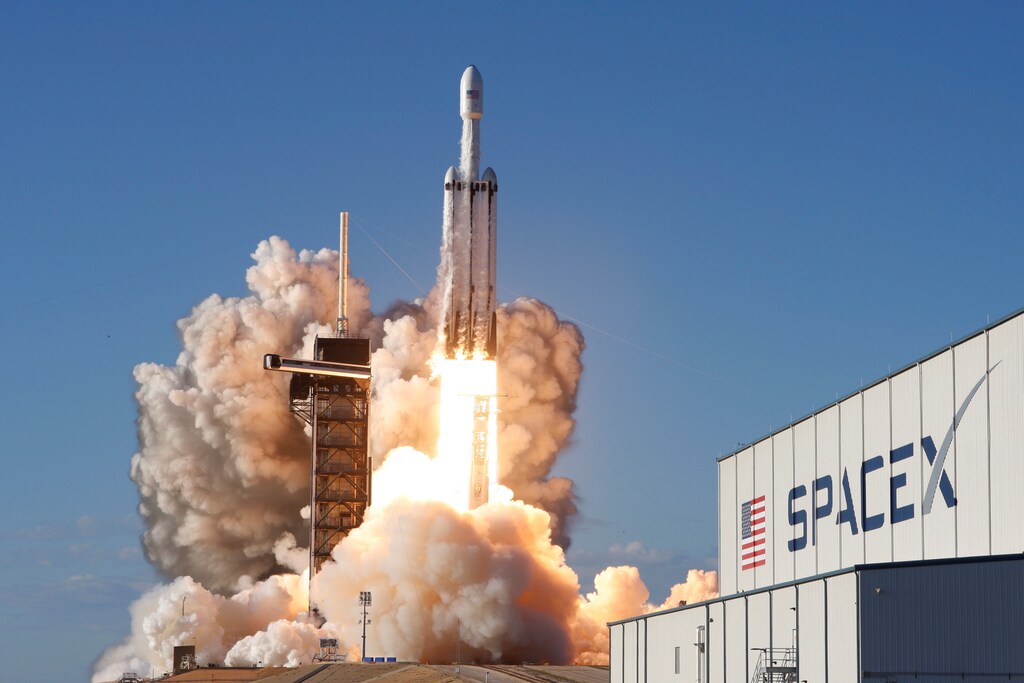 A SpaceX Falcon Heavy rocket, carrying the Arabsat 6A communications satellite, lifts off from the Kennedy Space Center in Cape Canaveral, Florida, U.S., April 11, 2019. REUTERS/Thom Baur