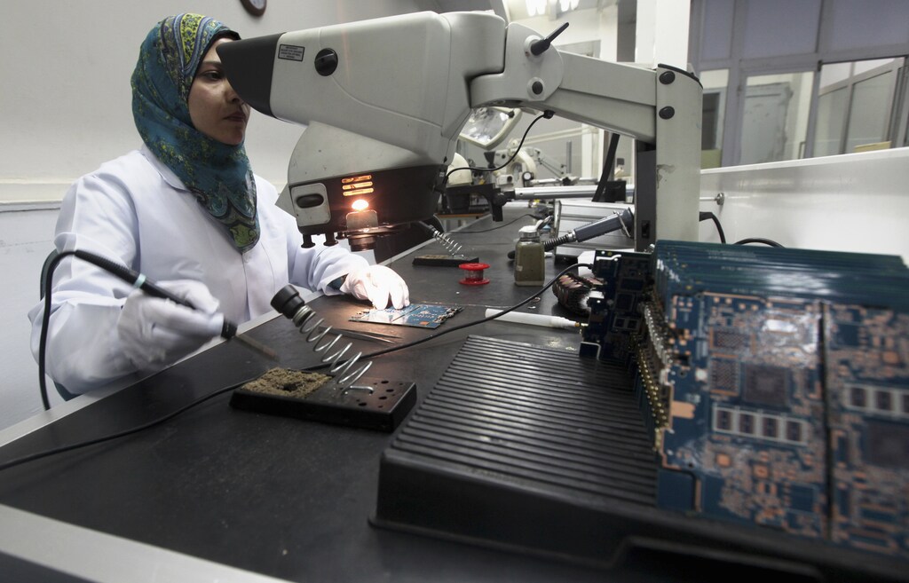 A worker checks Egypt's first tablet computer "Inar" in Benha May 18, 2013. Egypt has produced its very first tablet computer "Inar", part of a national project to distribute the device to students in schools and universities around the country. The Ministry of Military Production in collaboration with the Ministry of Communications presented the scheme last year to Benha Electronics Company known as 'Katron' to manufacture the tablet. Picture taken May 18, 2013. REUTERS/Mohamed Abd El Ghany (EGYPT - Tags: POLITICS SCIENCE TECHNOLOGY BUSINESS EDUCATION) - RTXZZBB