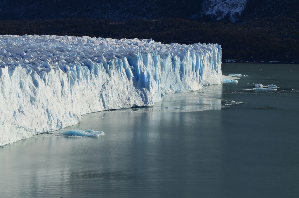 An ice glacier in Argentina: Earth system tipping points are one framework that explains planetary system disruptions.