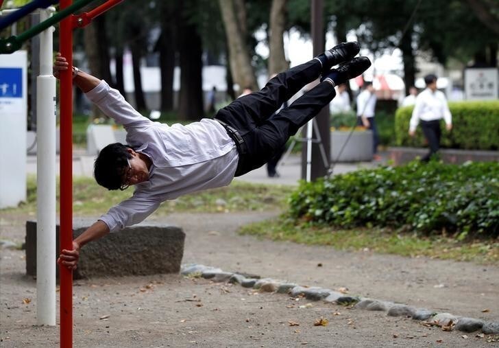 An office worker exercises during a lunch break at a park in central Tokyo, Japan September 22, 2017. REUTERS/Toru Hanai
