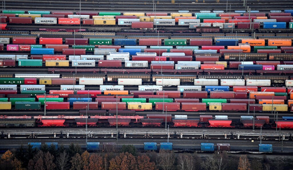 Containers are loaded on freight trains at the railroad shunting yard in Maschen near Hamburg, Germany November 14, 2019. REUTERS/Fabian Bimmer