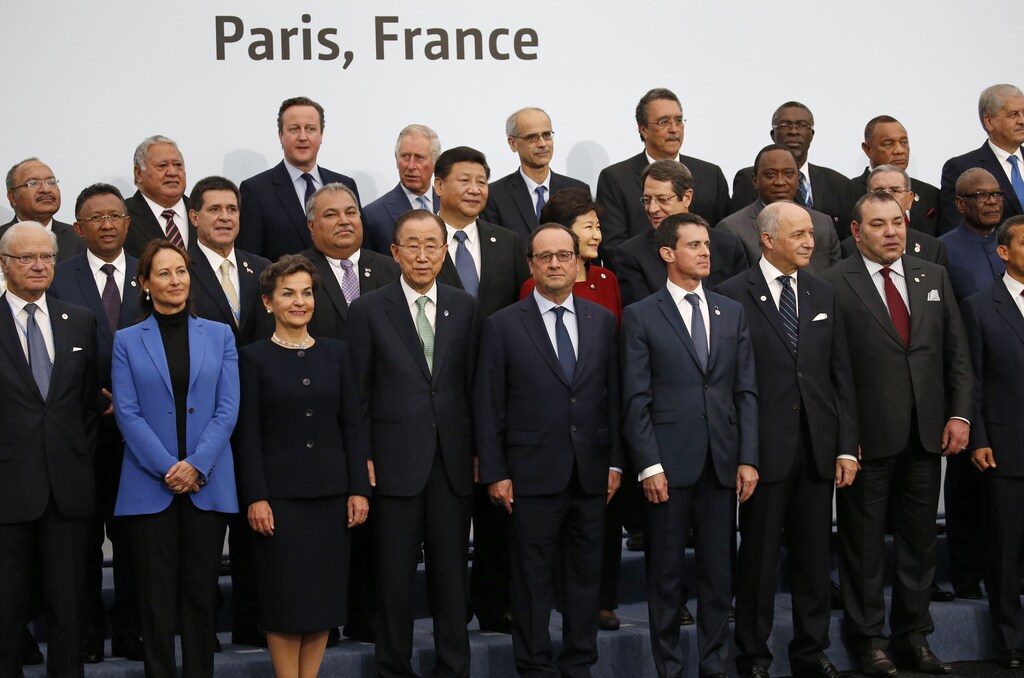 Global-leaders-at-a-key-Paris-climate-agreement-meet-World-Climate-Change-Conference-2015-(COP21)-in-Le-Bourget-near-Paris-France