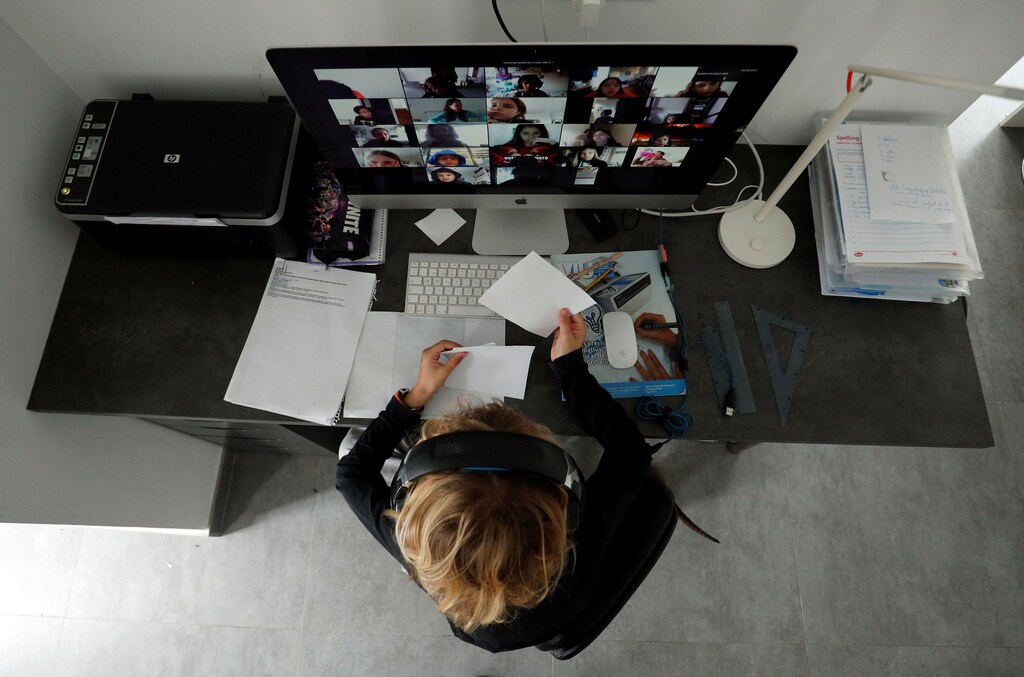 A student takes classes online with his companions using the Zoom APP at home during the coronavirus disease (COVID-19) outbreak in El Masnou, north of Barcelona, Spain April 2, 2020. REUTERS/ Albert Gea - RC2BWF90XEP7