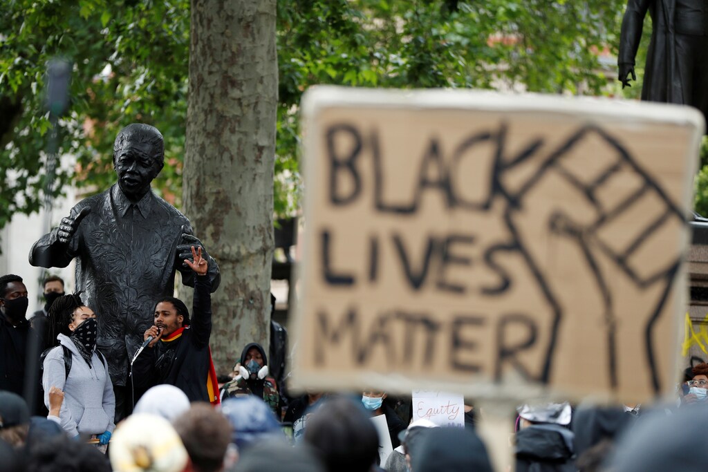 Demonstrators are seen infront of the Nelson Mandela statue during a Black Lives Matter protest in Parliament Square, following the death of George Floyd who died in police custody in Minneapolis, London, Britain, June 6, 2020. REUTERS/John Sibley - RC2S3H9AV1A4