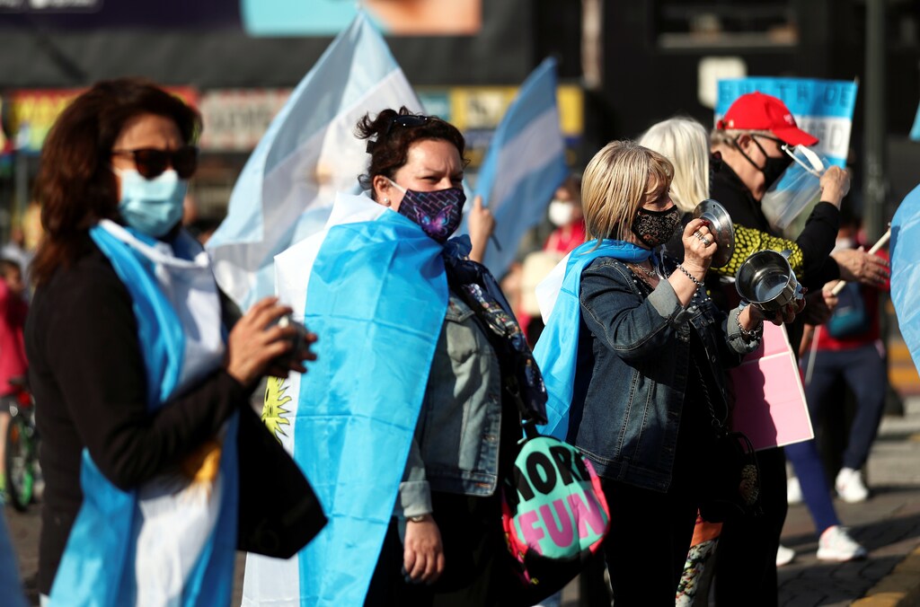 People take part in a protest against Argentina's national government amid the coronavirus disease (COVID-19) outbreak, at the Buenos Aires obelisk, Argentina September 13, 2020. REUTERS/Agustin Marcarian