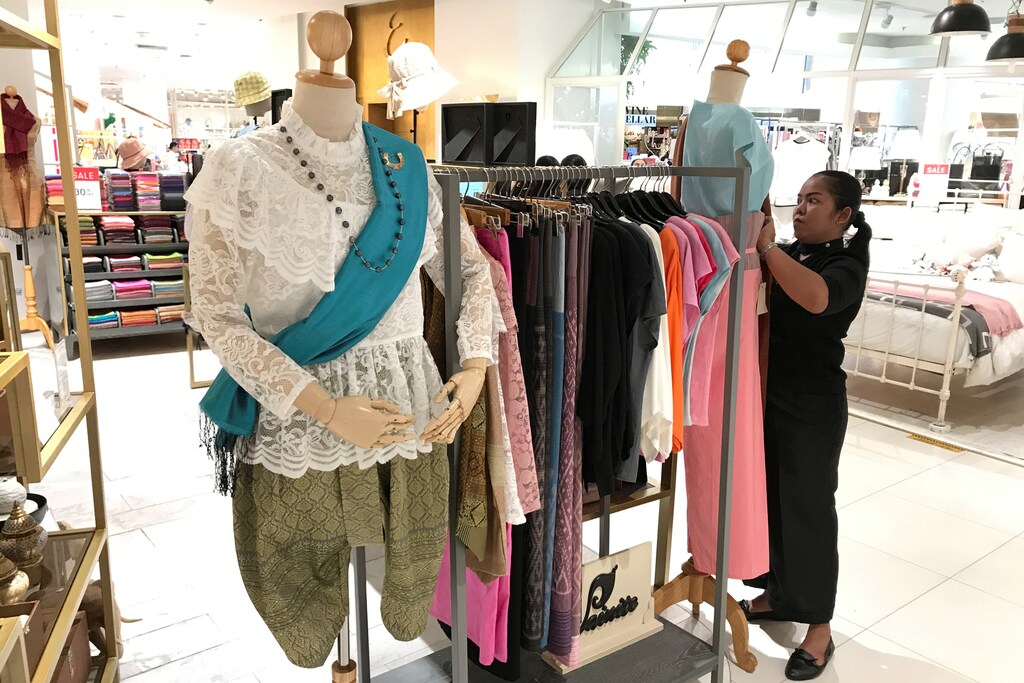 Traditional Thai costumes are seen on sale in a luxury shopping mall, as interest for historical clothing rises within the country, in Bangkok, Thailand April 7, 2018. Picture taken April 7, 2018. REUTERS/Jorge Silva - RC17BFA8CE90