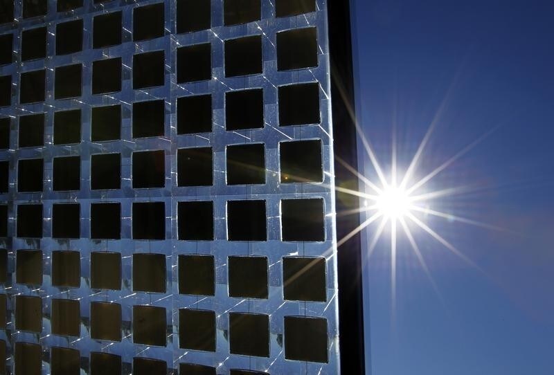 A prototype sun tracking solar panel made by Concentrix Solar collects energy from its location at the University of California San Diego February 10, 2011. Under California's new carbon trading system, big polluters will be paying through the nose for the privilege. And so will everyone else in the state. Picture taken February 10, 2011. To match Special Report CALIFORNIA/CARBON REUTERS/Mike Blake (UNITED STATES - Tags: ENERGY ENVIRONMENT BUSINESS)
