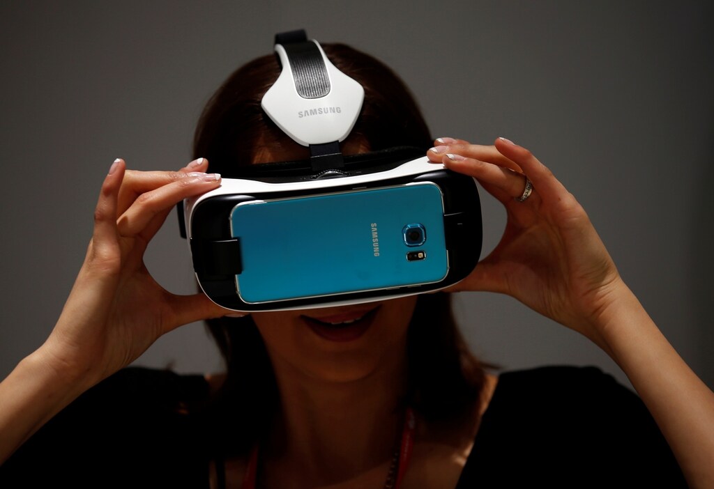 A woman uses a Samsung's new virtual reality (VR) headset called the Gear VR Innovation Edition during the Mobile World Congress in Barcelona March 2, 2015.