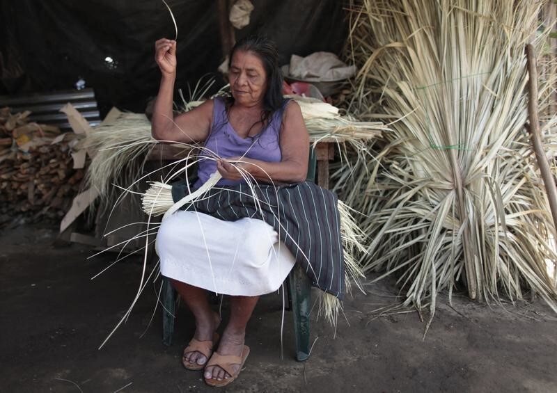 An indigenous woman weaves homemade hats at the indigenous community of Monimbo in Masaya City, about 24 km (15 miles) south of Managua, April 9, 2013. Indigenous representatives from Bolivia, Chile, Colombia, Ecuador, Guatemala, Honduras, Mexico, Nicaragua, Panama, Peru and Venezuela will analyze the food security of their peoples during the 13th ordinary session of the Indigenous Parliament of America (PIA) held in the city of Managua.