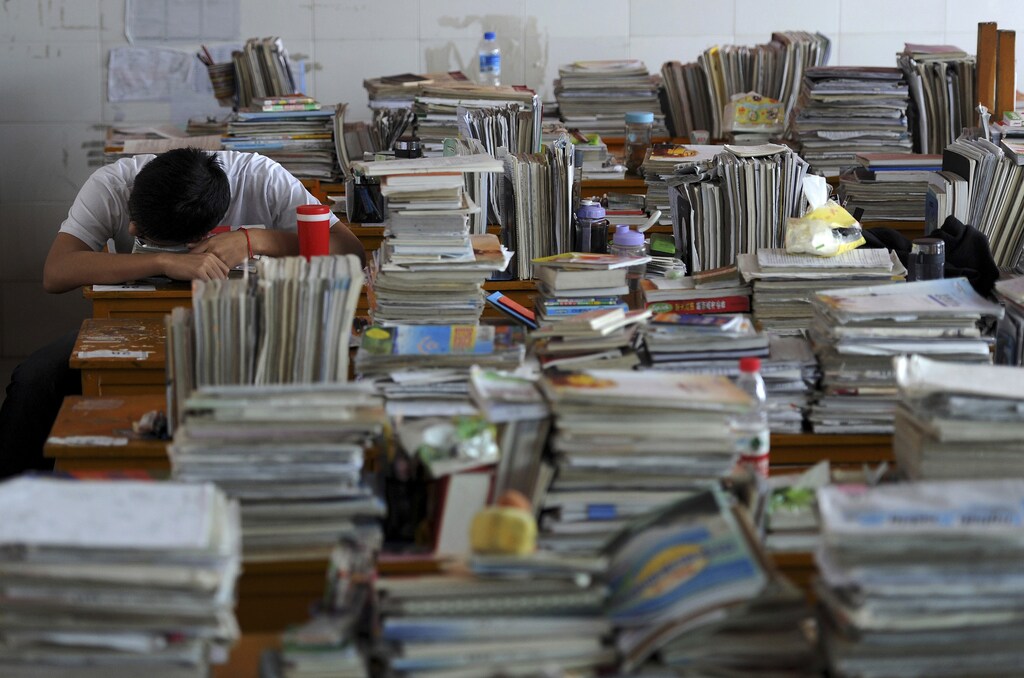 A student takes a nap on a desk during his lunch break in a classroom in Hefei, Anhui Province June 2, 2012. The National College Entrance Exam, or "Gaokao", is held in June every year. Picture taken June 2, 2012. REUTERS/Stringer (CHINA - Tags: SOCIETY EDUCATION) - GM1E86317XM01