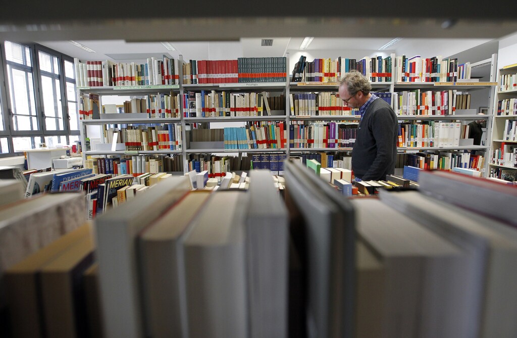 A man walks in the Goethe Institute's library in Barcelona February 1, 2013. Barcelona's Goethe Institute offers more than 170 German courses every year. In the last two years they have seen the number of students grow by 75 percent, most of them people under 25 who want to seek a better future in Germany, according to the centre director, Marion Haase. Picture taken February 1, 2013. REUTERS/Albert Gea (SPAIN - Tags: BUSINESS EMPLOYMENT EDUCATION) - GM1E9250L0A01