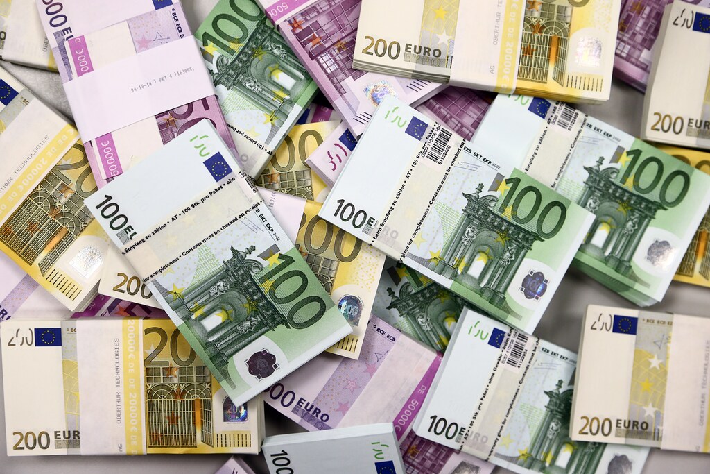 Euro currency bills are pictured at the Croatian National Bank in Zagreb, Croatia, May 21, 2019. Picture taken May 21, 2019. REUTERS/Antonio Bronic - RC170C2D8BA0