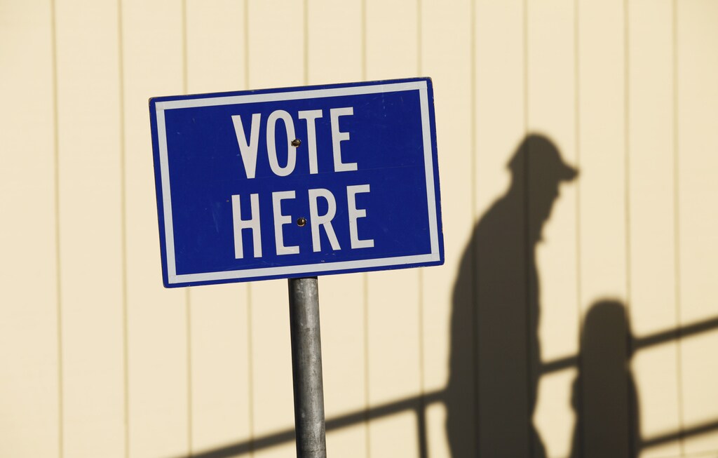 A voter arrives at a polling location to vote in Portland, Maine November 3, 2009. Among the issues on the ballot is an effort to repeal Maine's gay marriage law, which was adopted last spring by the Legislature. REUTERS/Joel Page (UNITED STATES - Tags: POLITICS SOCIETY ELECTIONS) - GM1E5B408OT01