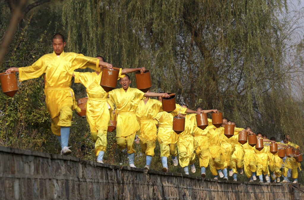 Shaolin martial arts students perform during the Zhengzhou International Shaolin Wushu Festival at Shaolin Temple in Dengfeng, Henan province, October 23, 2010. Some 1,200 martial arts athletes from all over the world are taking part in the festival which began on Friday, local media reported. Picture taken October 23, 2010. REUTERS/Donald Chan