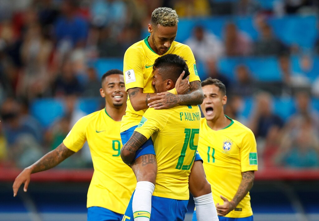 Soccer Football - World Cup - Group E - Serbia vs Brazil - Spartak Stadium, Moscow, Russia - June 27, 2018 Brazil's Paulinho celebrates with Neymar after scoring their first goal REUTERS/Axel Schmidt TPX IMAGES OF THE DAY - RC16A7C6C250