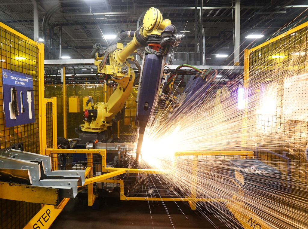 Robot welders on the floor of Alfield Industries, a subsidiary of Martinrea, one of three global auto parts makers in Canada, in Vaughan, Ontario, Canada April 28, 2017. Picture taken April 28, 2017. REUTERS/Fred Thornhill - RC16FA2A52E0