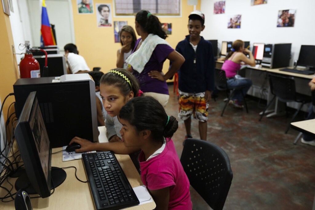 Children use computers at a public internet venue named "infocentro" in the Jose Felix Ribas Commune in Caracas November 26, 2013. To match Special Report VENEZUELA-COMMUNES/ Picture taken on November 26, 2013. REUTERS/Carlos Garcia Rawlins (VENEZUELA - Tags: POLITICS BUSINESS SOCIETY SCIENCE TECHNOLOGY) - RTR3NYY6