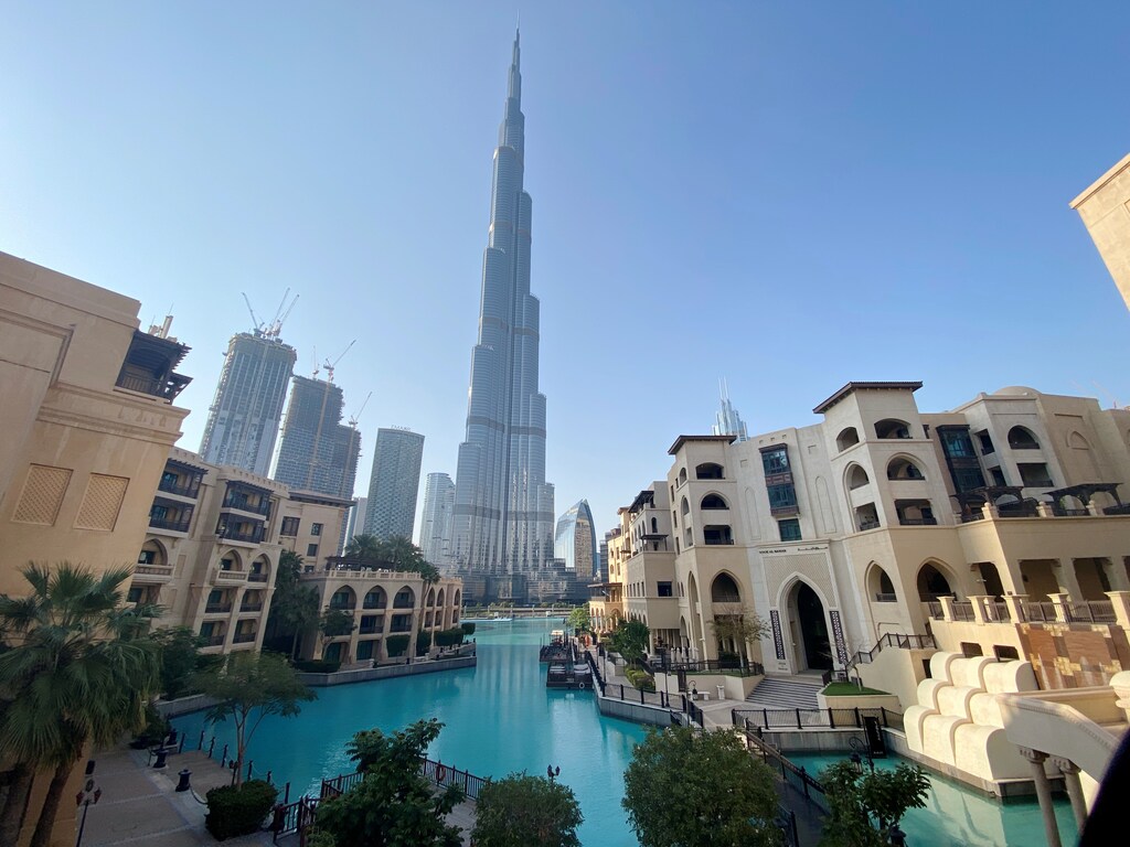 A general view shows the area outside the Burj Khalifa, the world's tallest building, mostly deserted, after a curfew was imposed to prevent the spread of the coronavirus disease (COVID-19), in Dubai, United Arab Emirates March 25, 2020. Picture taken March 25, 2020. REUTERS/Tarek Fahmy - RC2CSF922LDR
