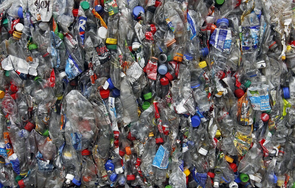 tonnes-of plastic waste is-produced-by-music-festivals