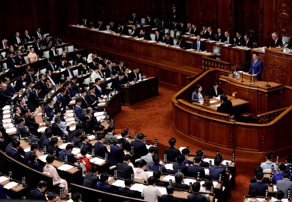 Japanese Prime Minister Shinzo Abe gives a policy speech at the start of the regular session of parliament in Tokyo, Japan, January 20, 2020. REUTERS/Kim Kyung-Hoon - RC2IJE9UYBZZ