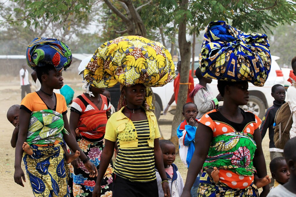 A Congolese family arrives in Ntoroko, Uganda, in February 2018.