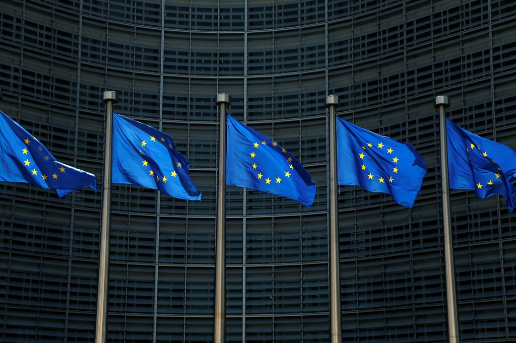 European Union flags flutter outside the EU Commission headquarters in Brussels, Belgium June 14, 2017. REUTERS/Francois Lenoir - RC11288B9BD0