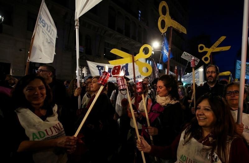 Students and teachers hold candles during a protest demanding better salaries and against cutbacks in university budgets in Buenos Aires, in Buenos Aires, Argentina May 16, 2019. REUTERS/Agustin Marcarian - RC1267C63240