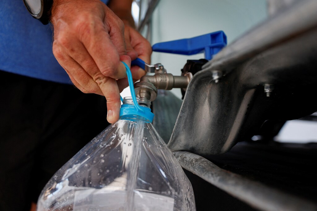 Agua potable de un tanque.