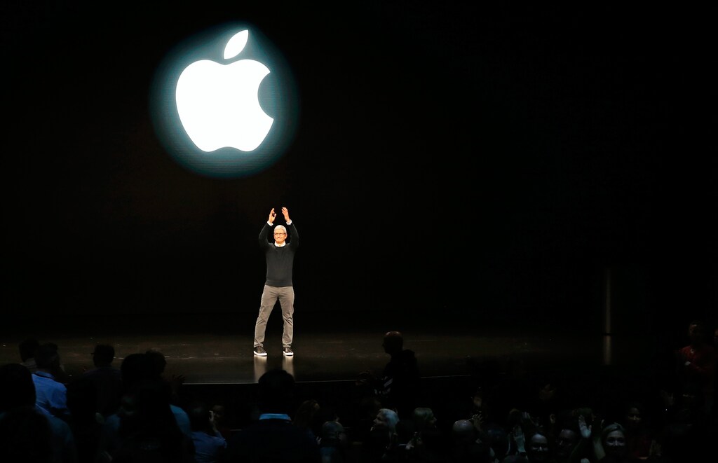 Tim Cook, CEO of Apple, says farewell at the end of an Apple special event at the Steve Jobs Theater in Cupertino, California, U.S., March 25, 2019. REUTERS/Stephen Lam - HP1EF3P1LSIR4