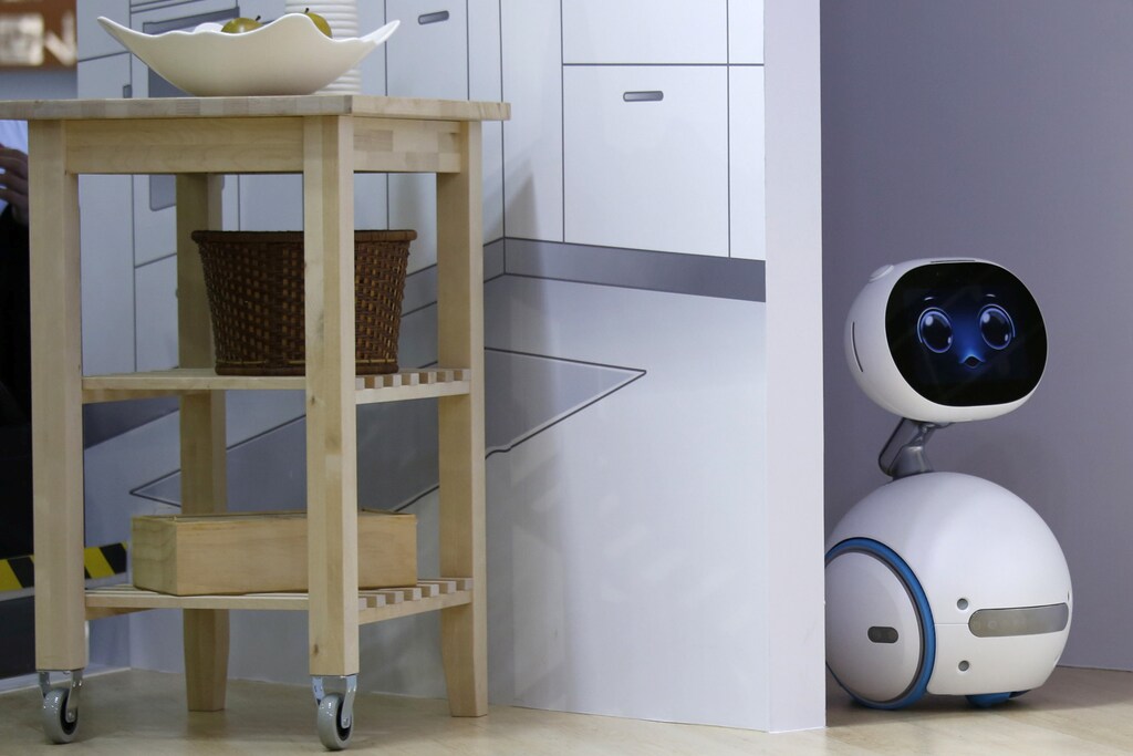 Taiwanese electronics manufacturer ASUS's Zenbo home robot demonstrates during annual Computex computer exhibition in Taipei, Taiwan June 1, 2016. REUTERS/Tyrone Siu - RTX2F302