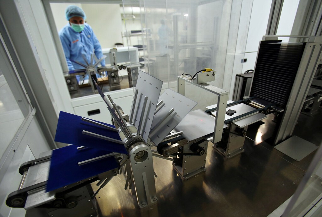 An employee works at a solar cell production line at Jupiter Solar Power Limited (JSPL) plant in Baddi, in the northern state of Himachal Pradesh, India May 29, 2017. Picture taken May 29, 2017. REUTERS/Ajay Verma - RC152538E4A0