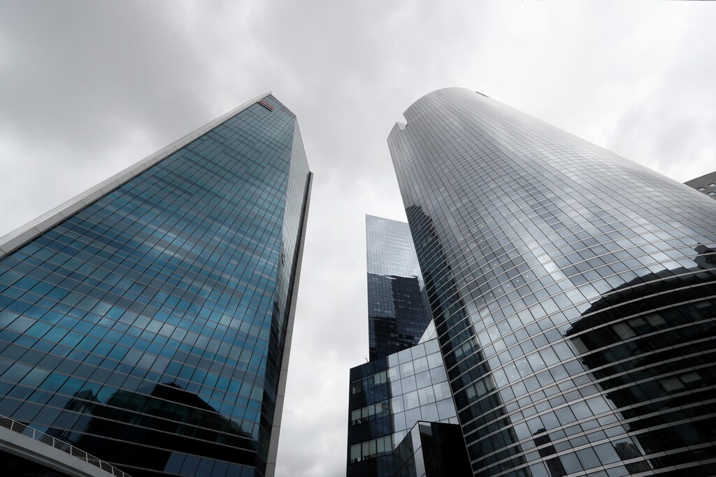 A view shows the headquarters of French bank Societe Generale at the financial and business district of La Defense near Paris, France, September 6, 2017. Picture taken September 6, 2017. REUTERS/Gonzalo Fuentes - RC14DD0E9650