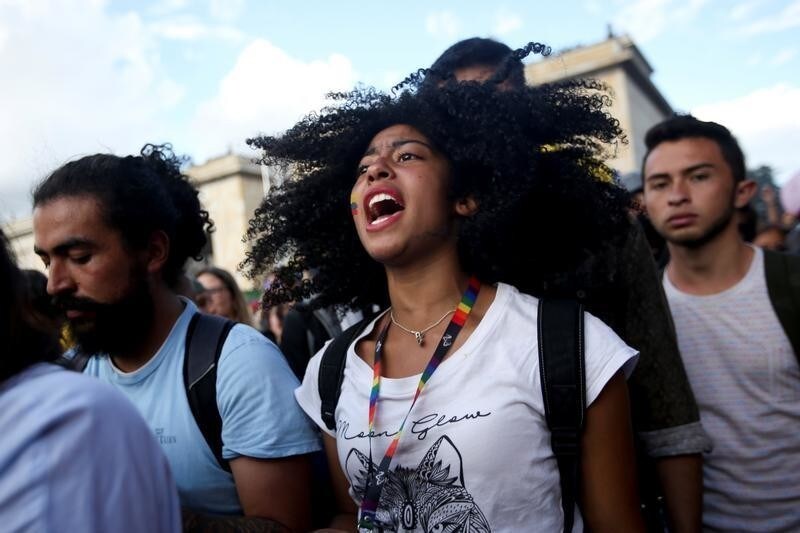A demonstrator takes part in a protest as a national strike continues in Bogota, Colombia December 4, 2019. REUTERS/Luisa Gonzalez - RC2KOD9Z4O38
