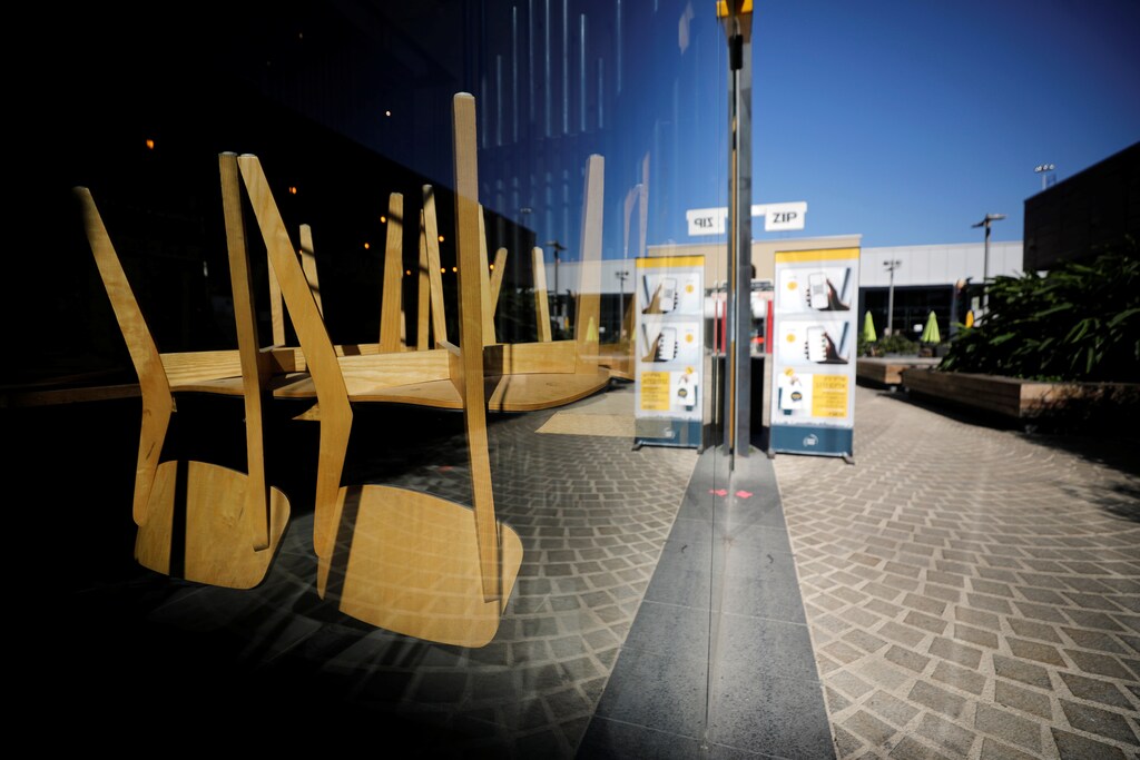 A closed shop is pictured in a shopping center as Israel tightens a national lockdown in a bid to curb a sharp rise in new coronavirus disease (COVID-19) infections in Ashdod, Israel January 8, 2021. REUTERS/Amir Cohen - RC2N3L9NV1TU