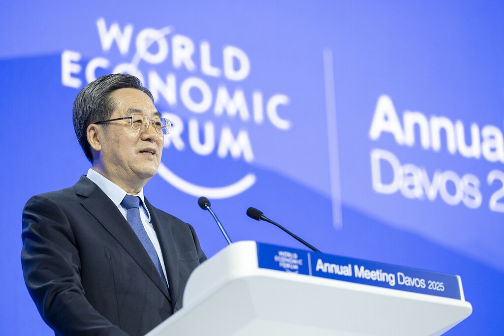 Ding Xuexiang, Vice-Premier of the People's Republic of China; Klaus Schwab, Founder and Chairman of the Board of Trustees, World Economic Forum, Switzerland; speaking in Special Address by Ding Xuexiang, Vice-Premier of the People's Republic of China session at the World Economic Forum Annual Meeting 2025 in Davos-Klosters, Switzerland, 21/1/2025, 11:20 â 11:50 at Congress Centre - Congress Hall. Plenary. Copyright: World Economic Forum / Thibaut Bouvier