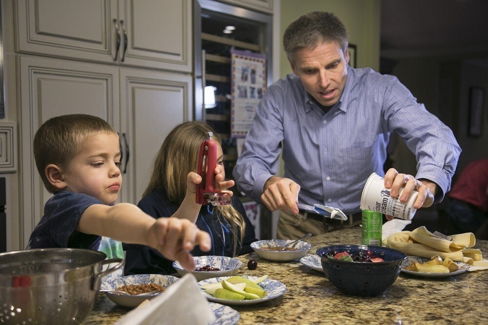Carl Krawitt makes dinner for his son Rhett, 6, left, and daughter Annesley, 8, center, in their home in Corte Madera, California January 28, 2015. Rhett is recovering from leukemia and his father is concerned his child could succumb to an outbreak of measles at his Northern California school. Krawitt is asking officials to bar entry to any student not vaccinated because of a family's personal beliefs.