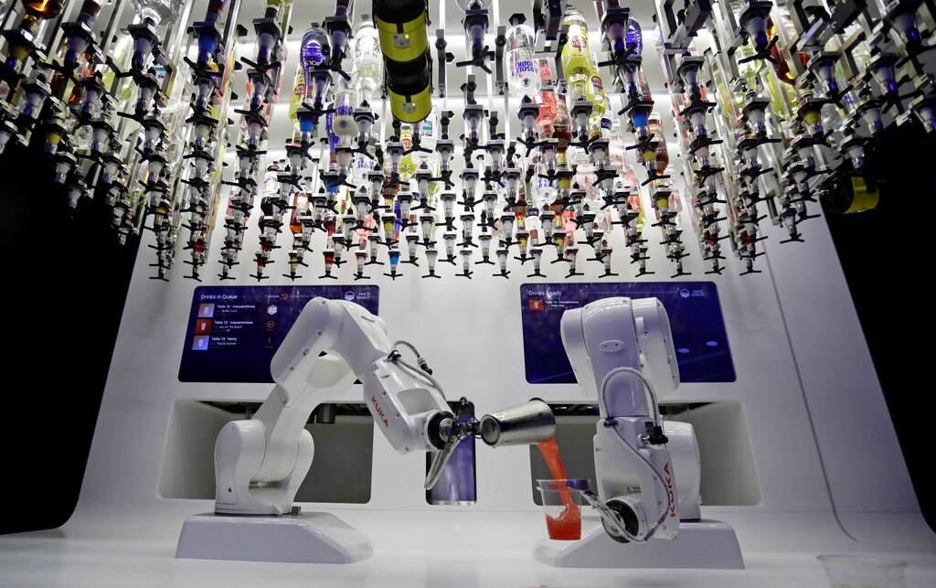A robotic bartender prepares drinks in Karlovy Lazne Music Club in Prague, Czech Republic, July 17, 2019. Picture taken July 17, 2019. REUTERS/David W Cerny - RC1336708300