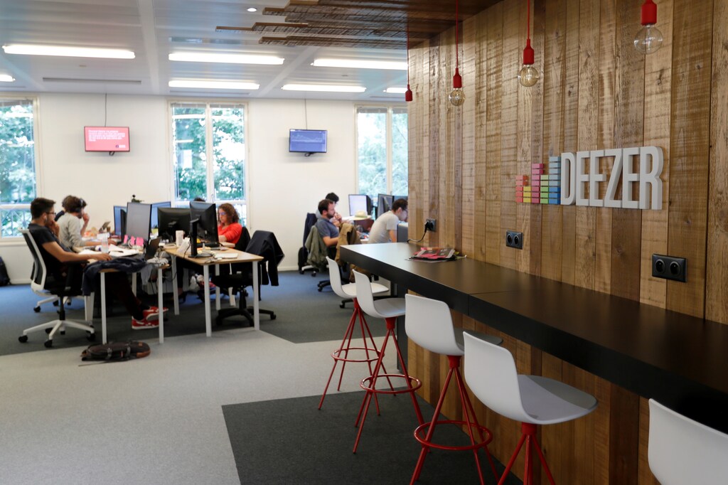 Employees work at the music streaming services Deezer's headquarters in Paris, France, September 5, 2017. Picture taken September 5, 2017. REUTERS/Charles Platiau - RC16EF6089D0