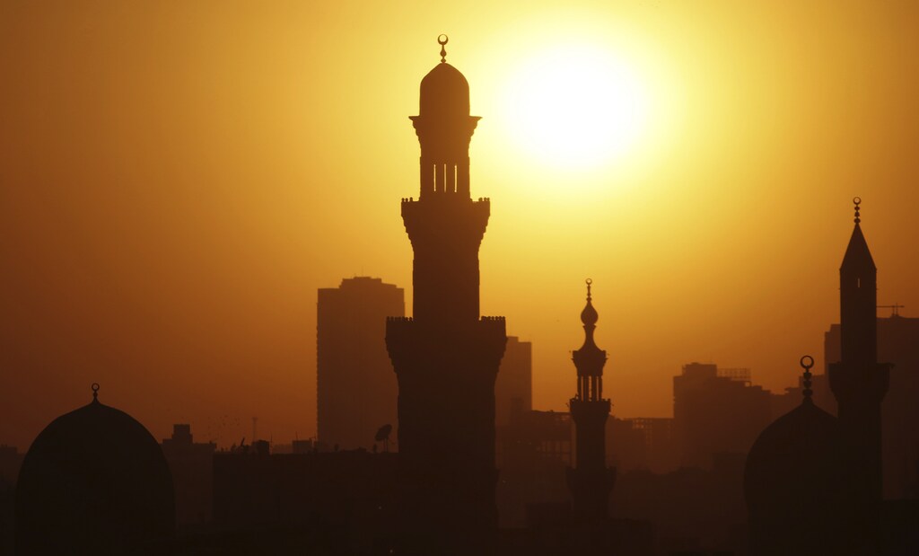 The sun sets over the minarets of mosques on the 12th day of the holy fasting month of Ramadan, in Old Cairo July 21, 2013. REUTERS/Amr Abdallah Dalsh (EGYPT - Tags: RELIGION ENVIRONMENT) - GM1E97M0QBD01