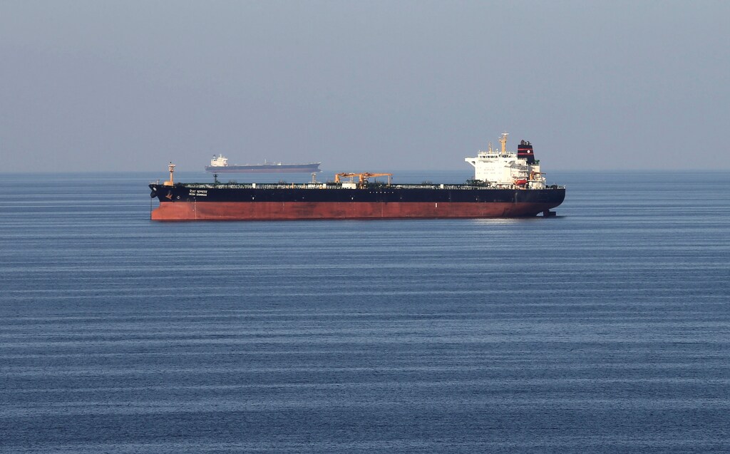 Oil tankers pass through the Strait of Hormuz, December 21, 2018. REUTERS/Hamad I Mohammed - RC1F33C0B450