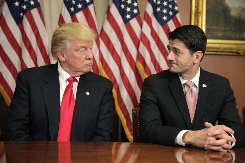 U.S. President-elect Donald Trump (L) meets with Speaker of the House Paul Ryan (R-WI) on Capitol Hill in Washington, U.S., November 10, 2016. REUTERS/Joshua Roberts - TPX IMAGES OF THE DAY - HT1ECBA1JMJB0