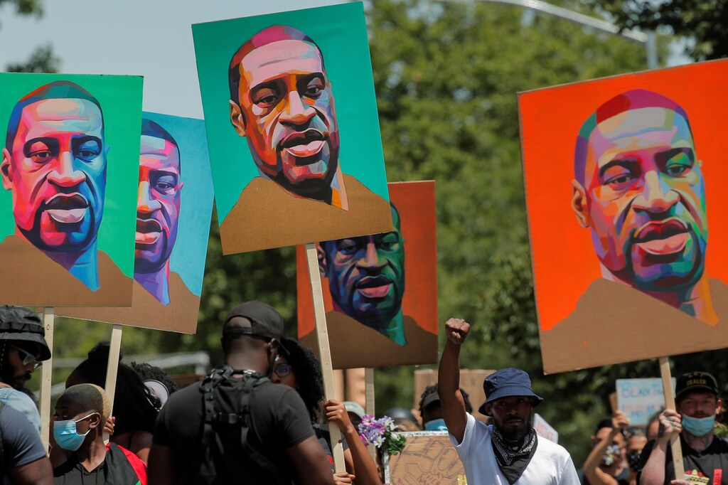 Demonstrators march during a protest against racial inequality in the aftermath of the death in Minneapolis police custody of George Floyd, in Brooklyn, New York, U.S., June 16, 2020. REUTERS/Brendan McDermid - RC2MAH9S8NPP
