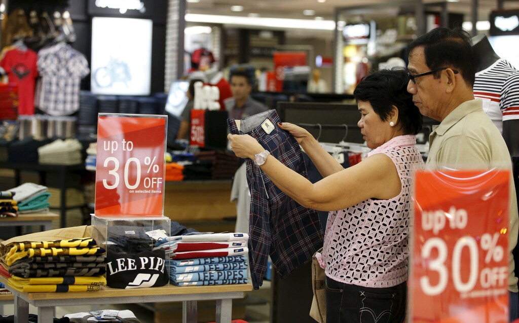 Residents shop inside Robinsons mall in Las Pinas, Metro Manila, February 28, 2016.