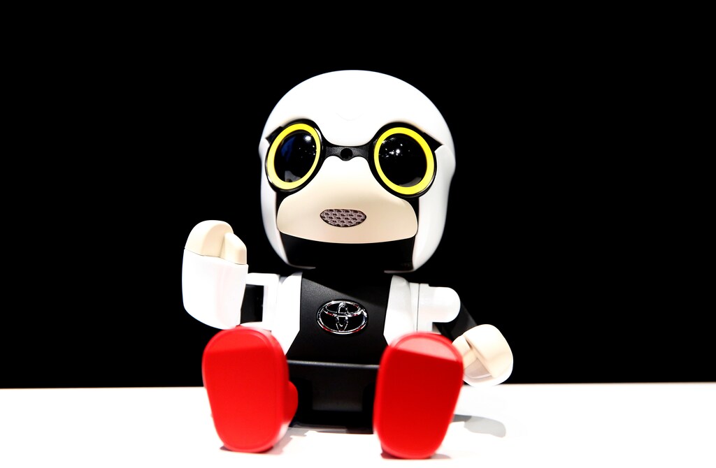 Toyota Motor Corp's Kirobo Mini robot is pictured during a photo opportunity after a news conference in Tokyo, Japan, September 27, 2016. Picture taken on September 27, 2016. REUTERS/Kim Kyung-Hoon TPX IMAGES OF THE DAY - RTSQH36