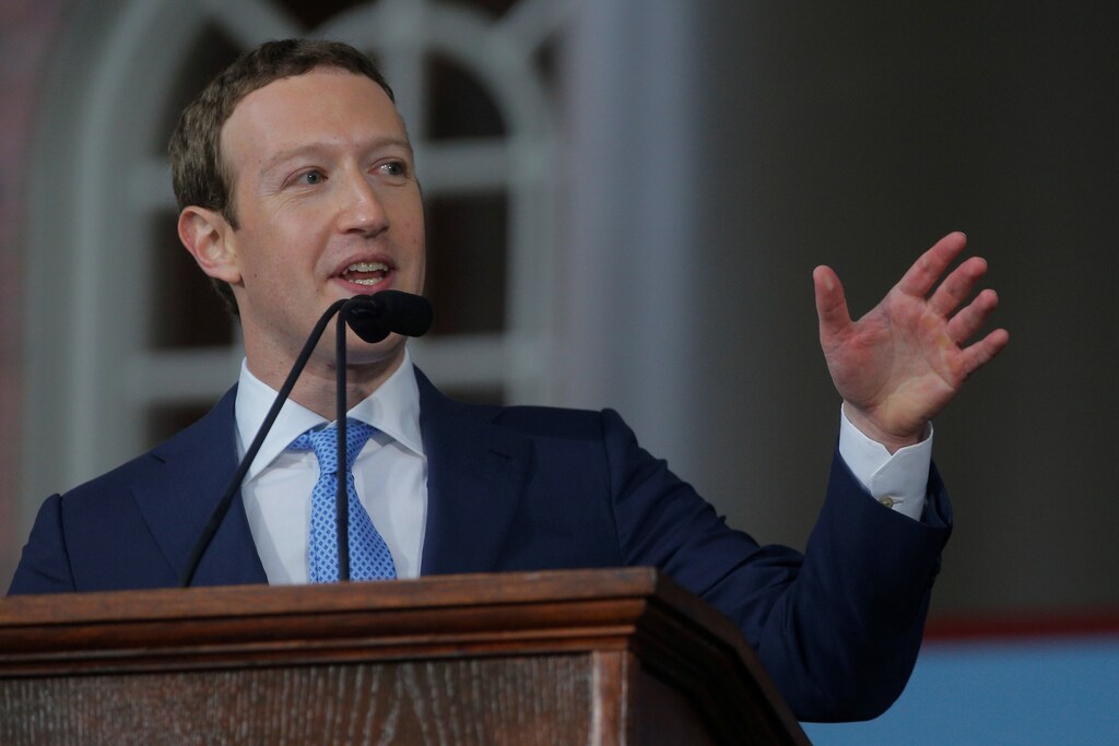 Facebook founder Mark Zuckerberg speaks during the Alumni Exercises following the 366th Commencement Exercises at Harvard University in Cambridge, Massachusetts, U.S., May 25, 2017. REUTERS/Brian Snyder - RTX37NKR